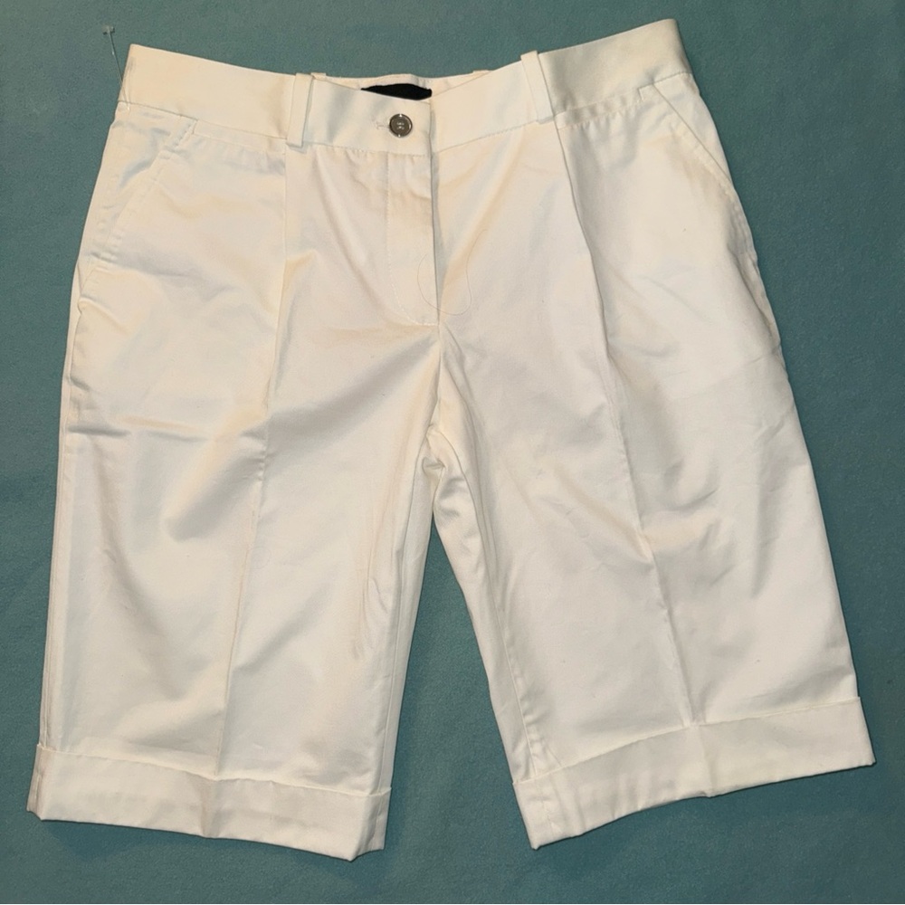 D&G White Flat Front women cotton Bermuda shorts size 44 new pristine condition